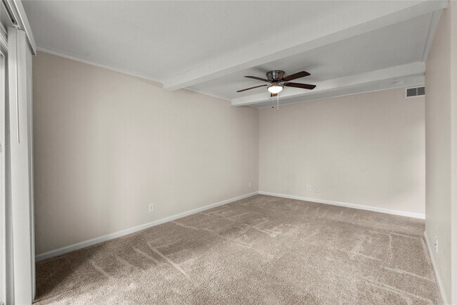 Building Photo - 102 The Strand