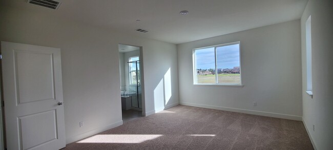 Building Photo - Move-in Special! Rocklin Meritage Durango ...