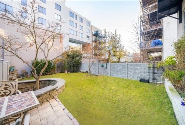 Building Photo - 408 Monroe St