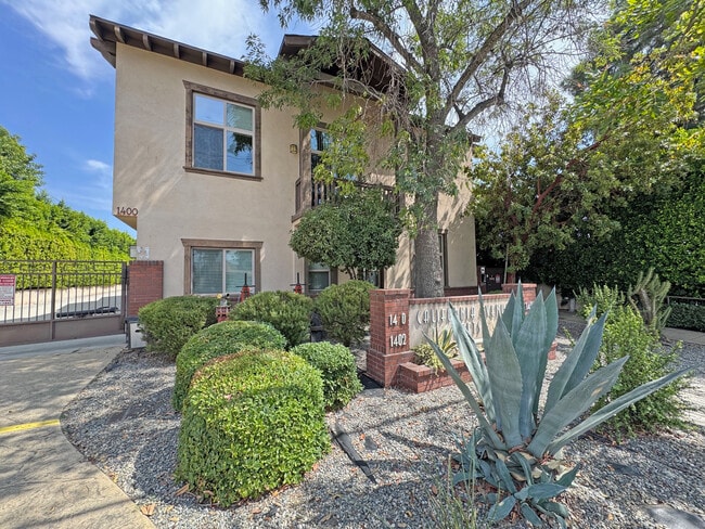 Building Photo - 1400 S California Ave