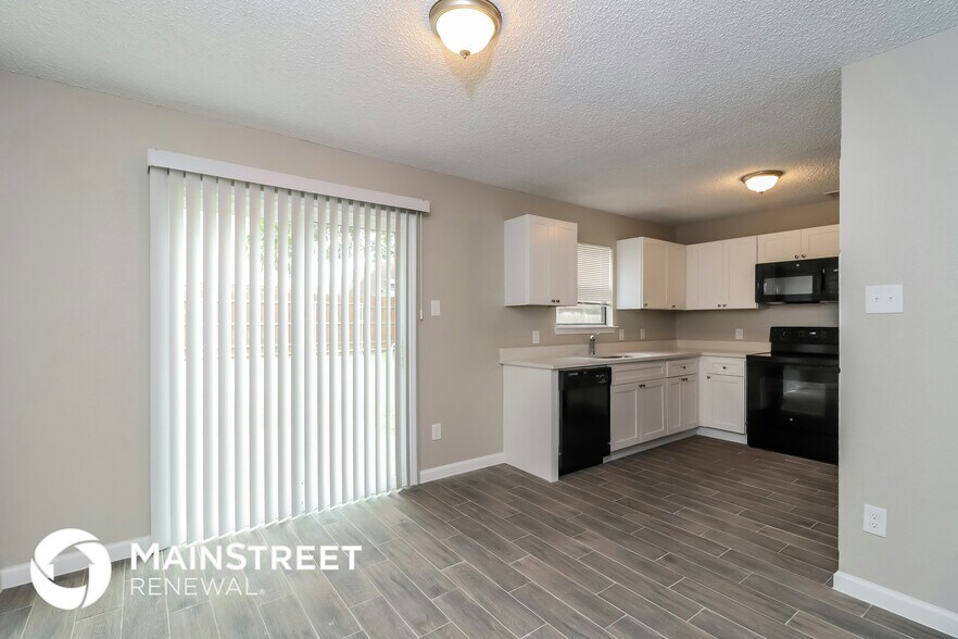 Building Photo - 1516 Lincolnshire Way