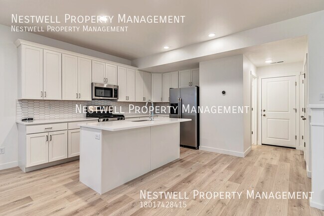 Building Photo - Stunning 3-bed Townhome in Daybreak