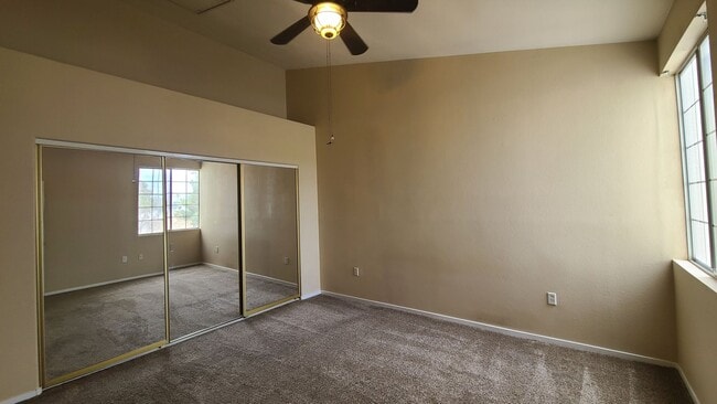 Building Photo - Upstairs 3 Bedroom condo