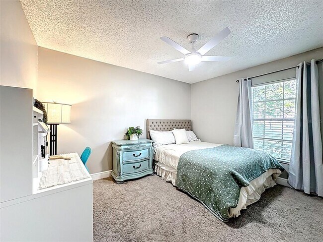 Building Photo - 341 W Hornbeam Dr