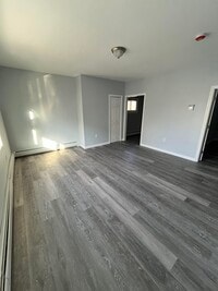 Building Photo - 106 Kilburn St