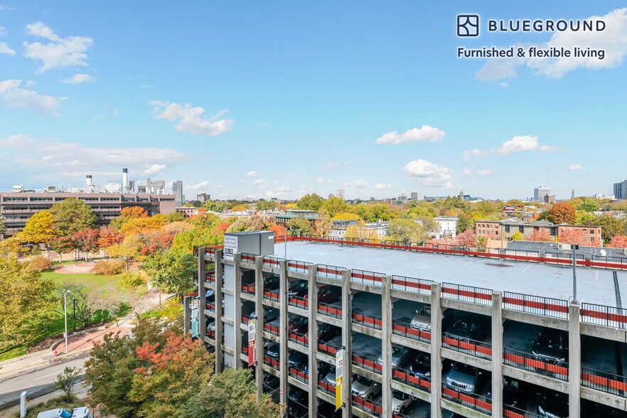 Building Photo - 812 Memorial Dr