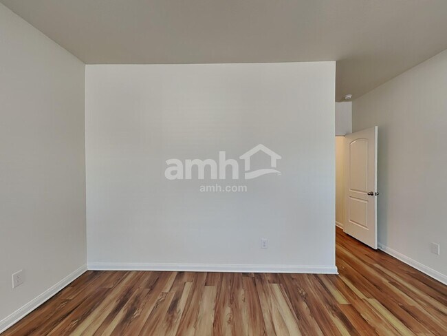 Building Photo - 4616 Beaver Creek Ave