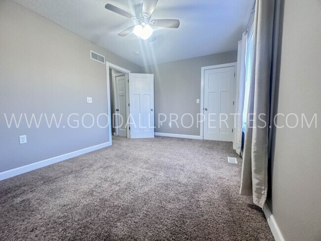 Building Photo - Rent Special $995 for the first 3 months of the lease!! 1.5-bath townhome in Van Meter, complete ...