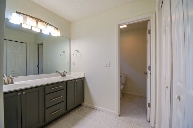 Building Photo - 3 Bedrooms and LARGE Backyard