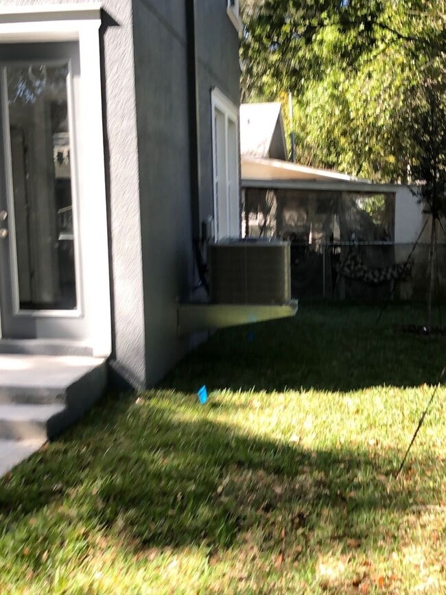 Building Photo - 310 E Ford St