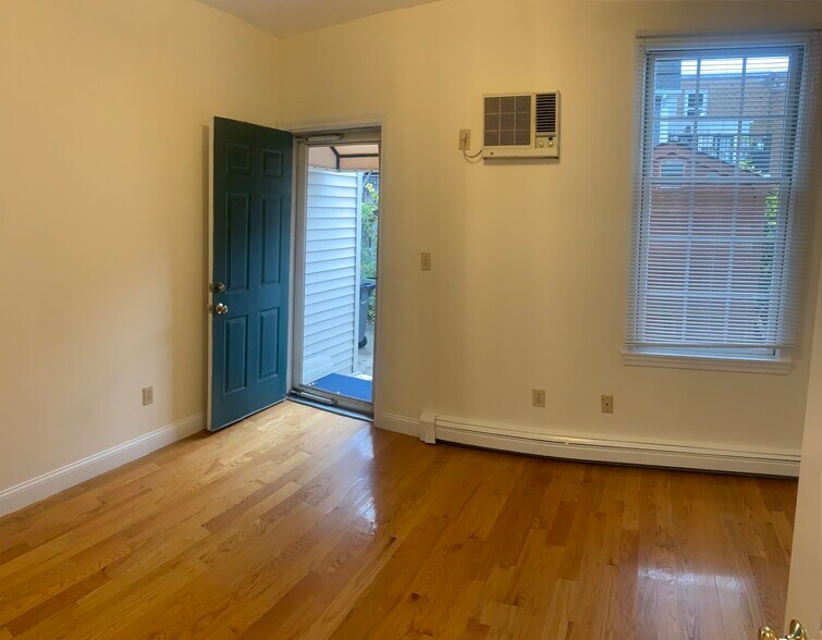 Building Photo - 202 Hurley St