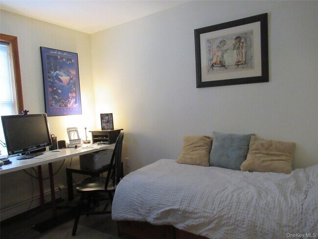 Building Photo - 63 River Rd