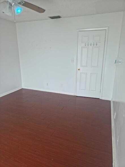 Building Photo - 8953 W Sunrise Blvd