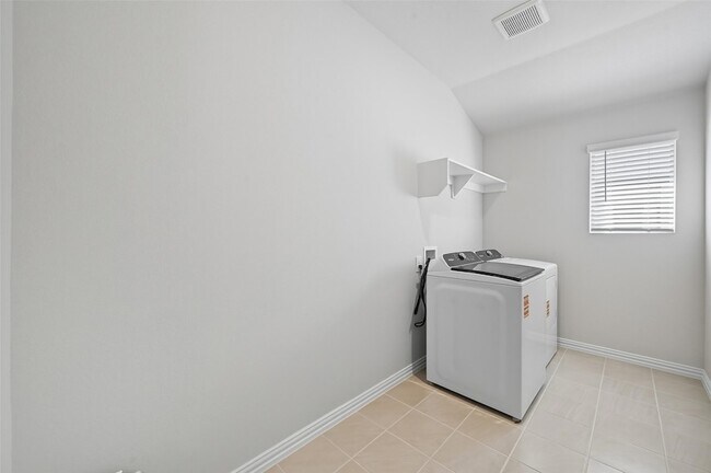 Building Photo - 6605 Creek Edge Cir