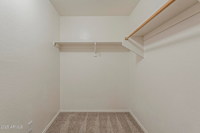Building Photo - 519 E Rainbow Dr