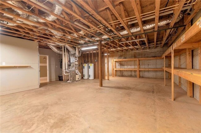 Building Photo - 180 Forest Glen Dr