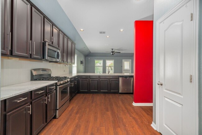 Building Photo - 292 Strawberry Blonde Dr