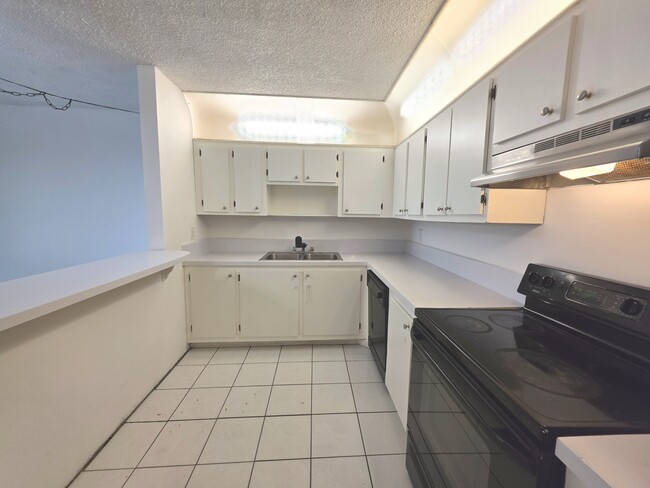 Building Photo - 14850 Naranja Lakes Blvd