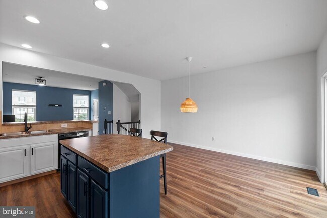 Building Photo - 110 Topaz Dr