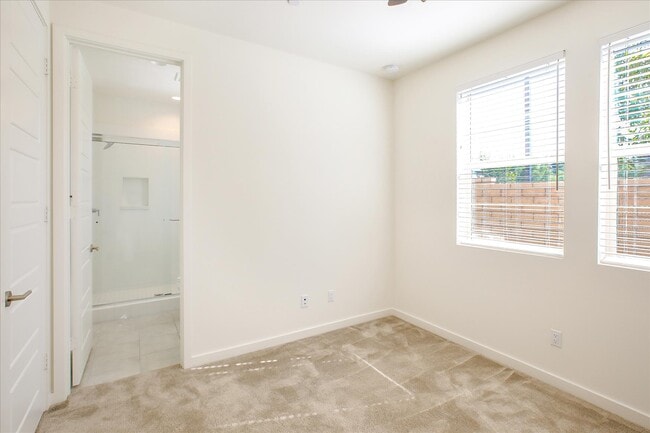 Building Photo - 28 Hideaway Loop