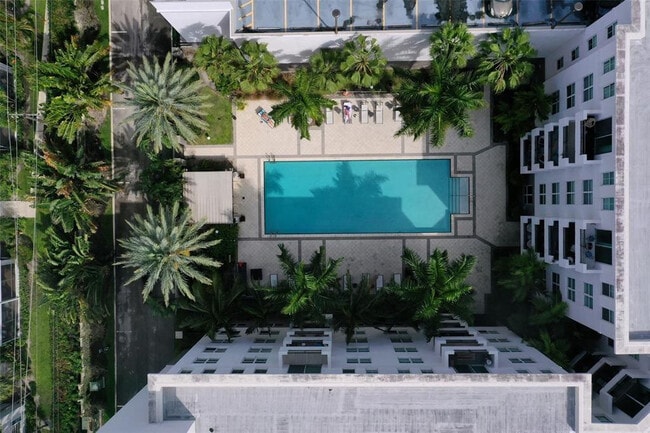 Building Photo - 2421 NE 65th St