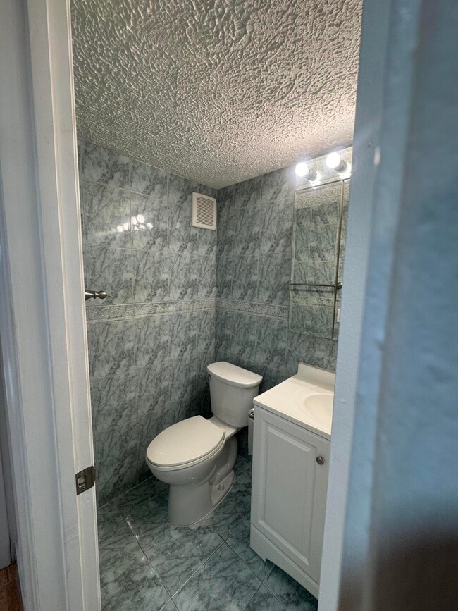 Building Photo - 346 Windsor O