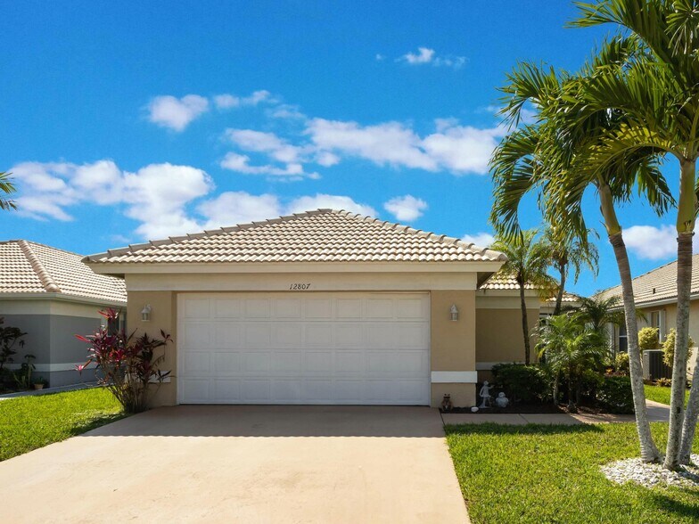 Building Photo - 12807 Hampton Lakes Cir