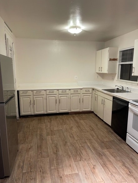 Building Photo - 8000 Jinetes Ct