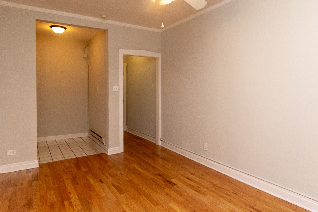 Building Photo - 516 W Melrose St