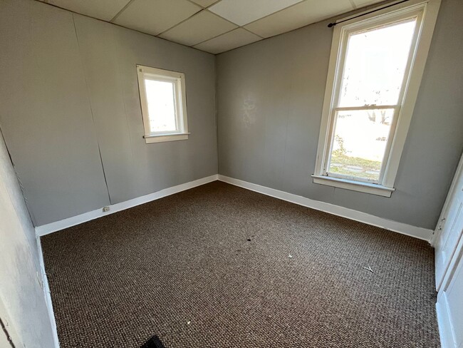 Building Photo - 325 2nd St NW