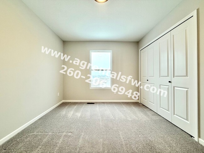 Building Photo - 3 Bedroom/ 1.5 Bath