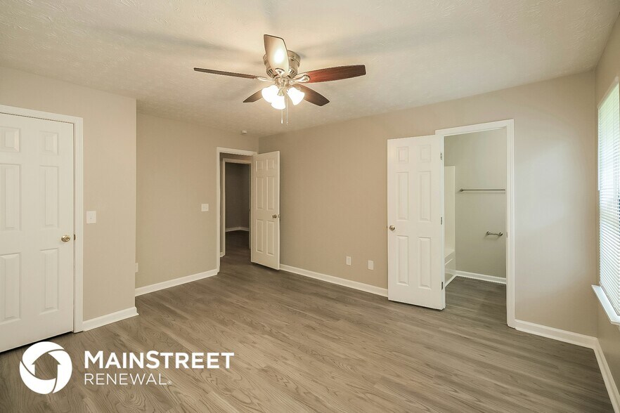 Building Photo - 8303 Lakeview Dr SW