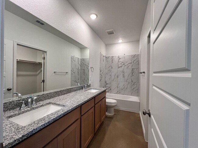 Building Photo - 3909 American Elm Dr