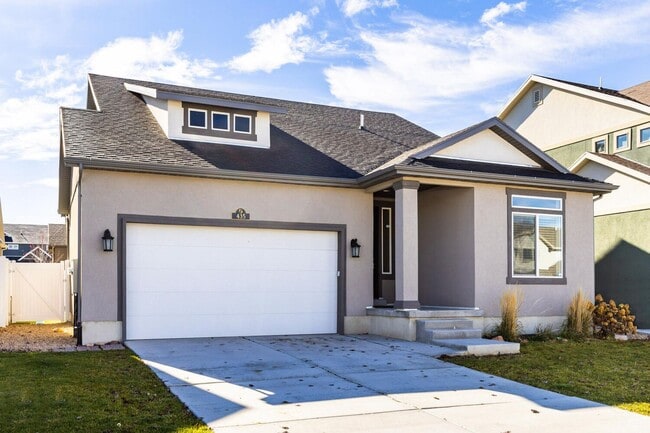 Building Photo - Single Family Home with Private Yard in Heber