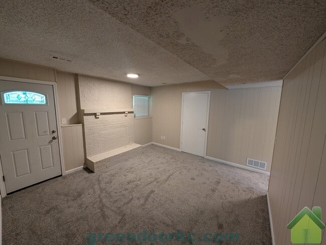 Building Photo - 12221 S Sycamore St