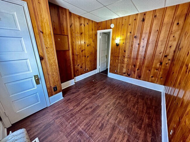 Building Photo - Renovated 4 bedroom, 1.5 bathroom house in South Allentown!