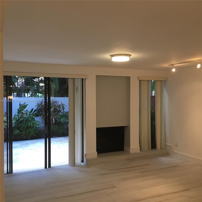 Building Photo - 2180 Brickell Ave