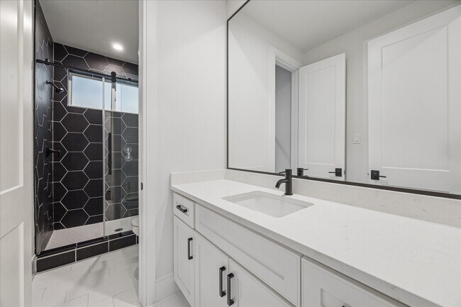 Building Photo - 1659 Bingle Rd