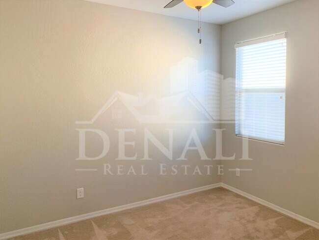 Building Photo - 334 N 79th Pl