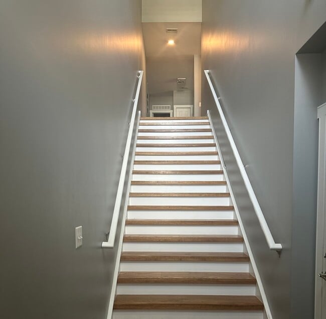 Building Photo - 10201 Mulberry Ln