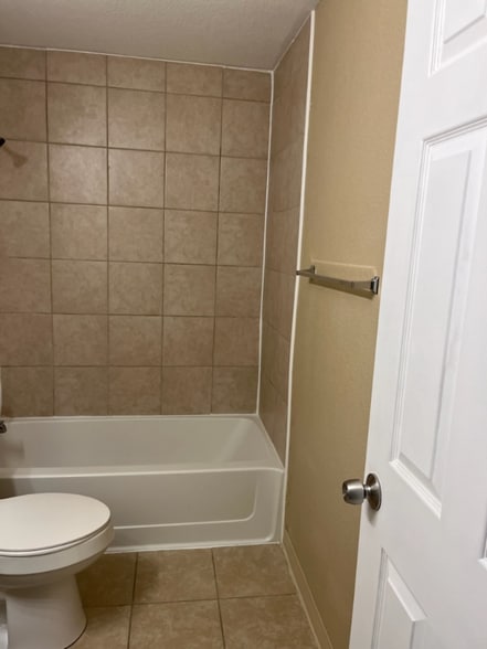 Building Photo - 1013 76 St Ct E