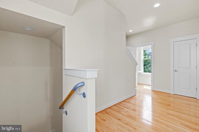 Building Photo - 42394 Pale Iris Terrace