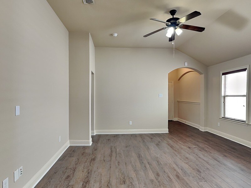 Building Photo - 5860 Burgundy Rose Dr