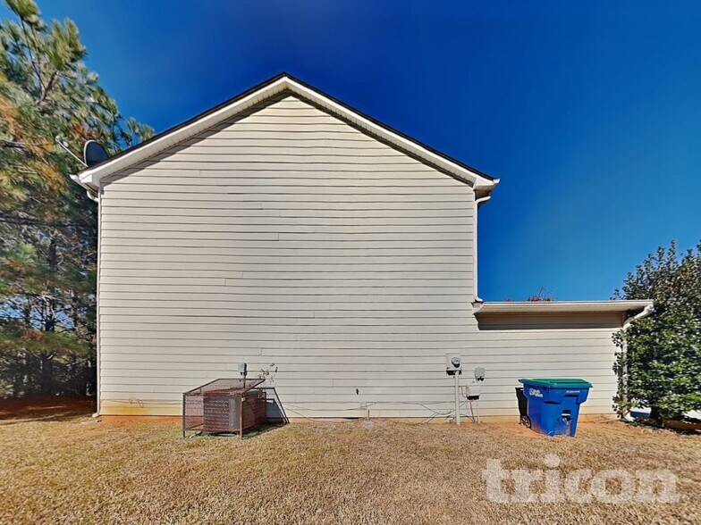 Building Photo - 7360 Old Chapel