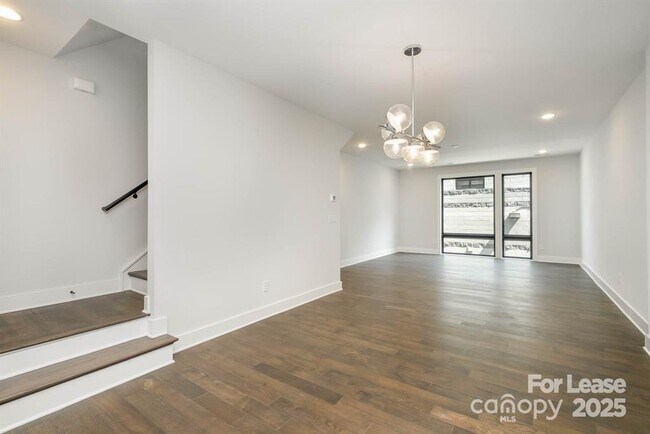 Building Photo - 1225 Minter Pl