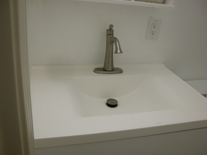 Main Bathroom - 1505 Adeline St
