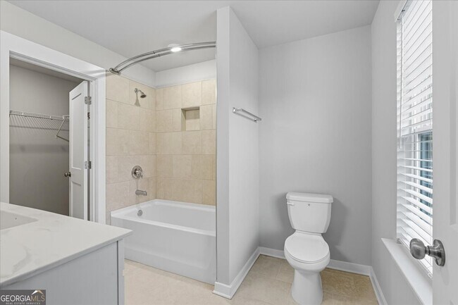 Building Photo - 2030 Main St NW