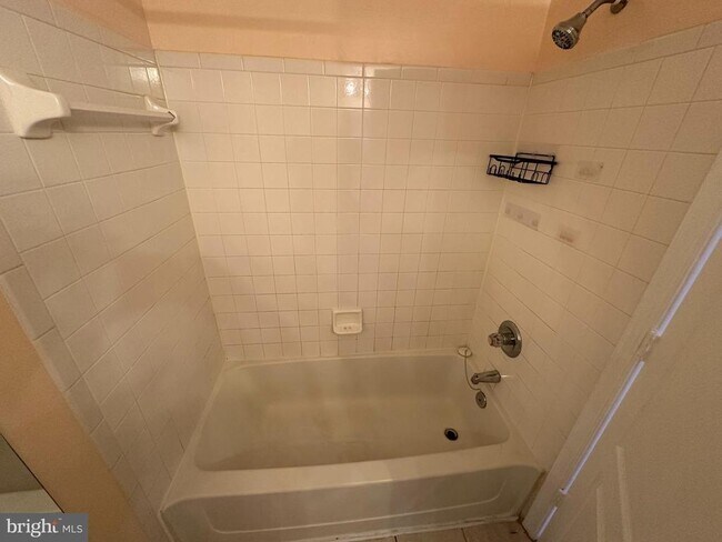 Building Photo - 11445 Deepwood Dr