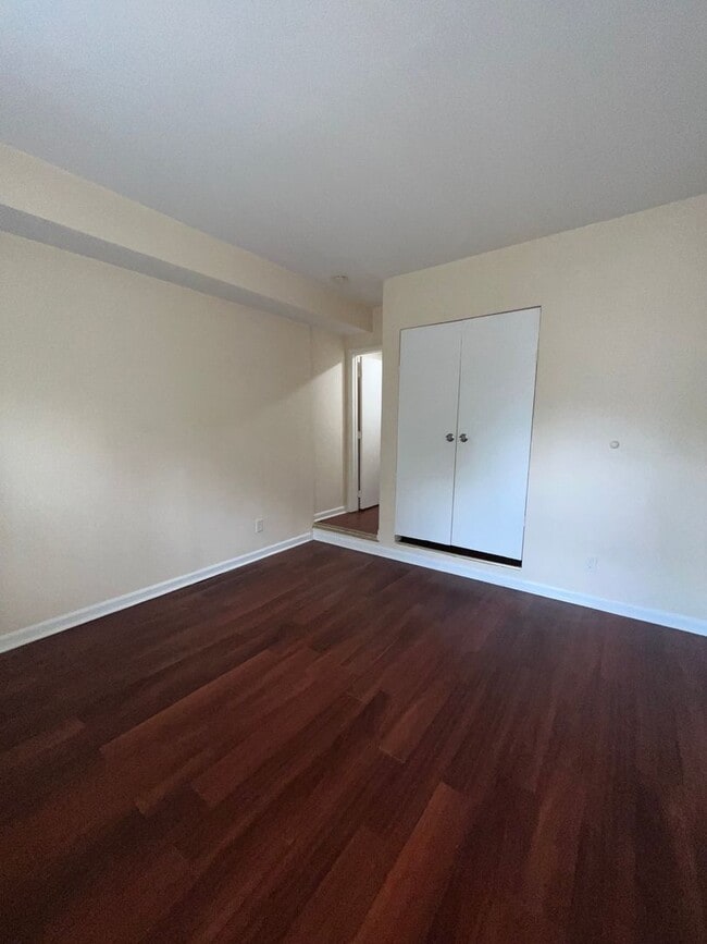 Building Photo - 1423 W Fayette St