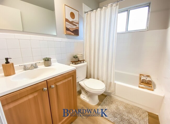 Building Photo - 253 E Crestone Ave